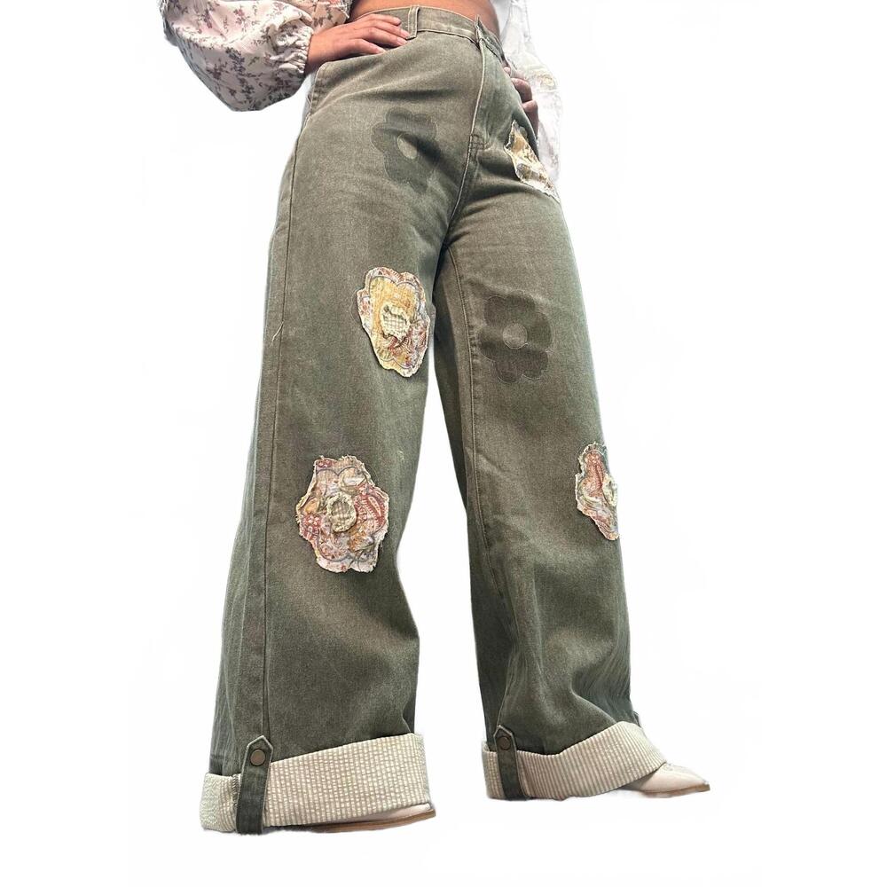 NEW POL floral patchwork accent wide leg cuff pants in olive - Picture 4 of 4